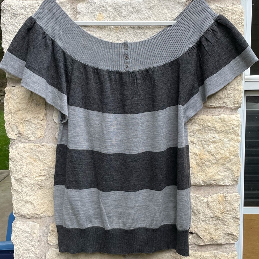 BCBGMAXAZRIA flutter sleeve gray and black sweater